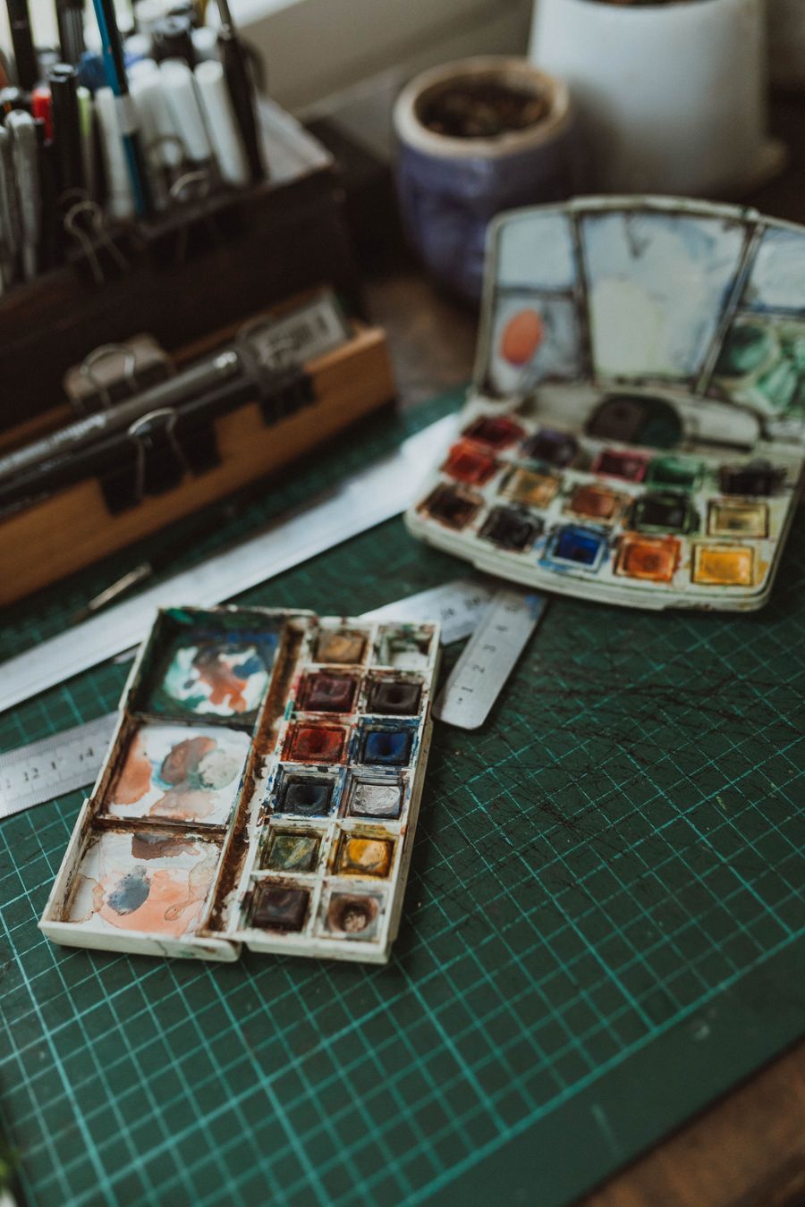 Palettes with paints — stock photo for Create a Design