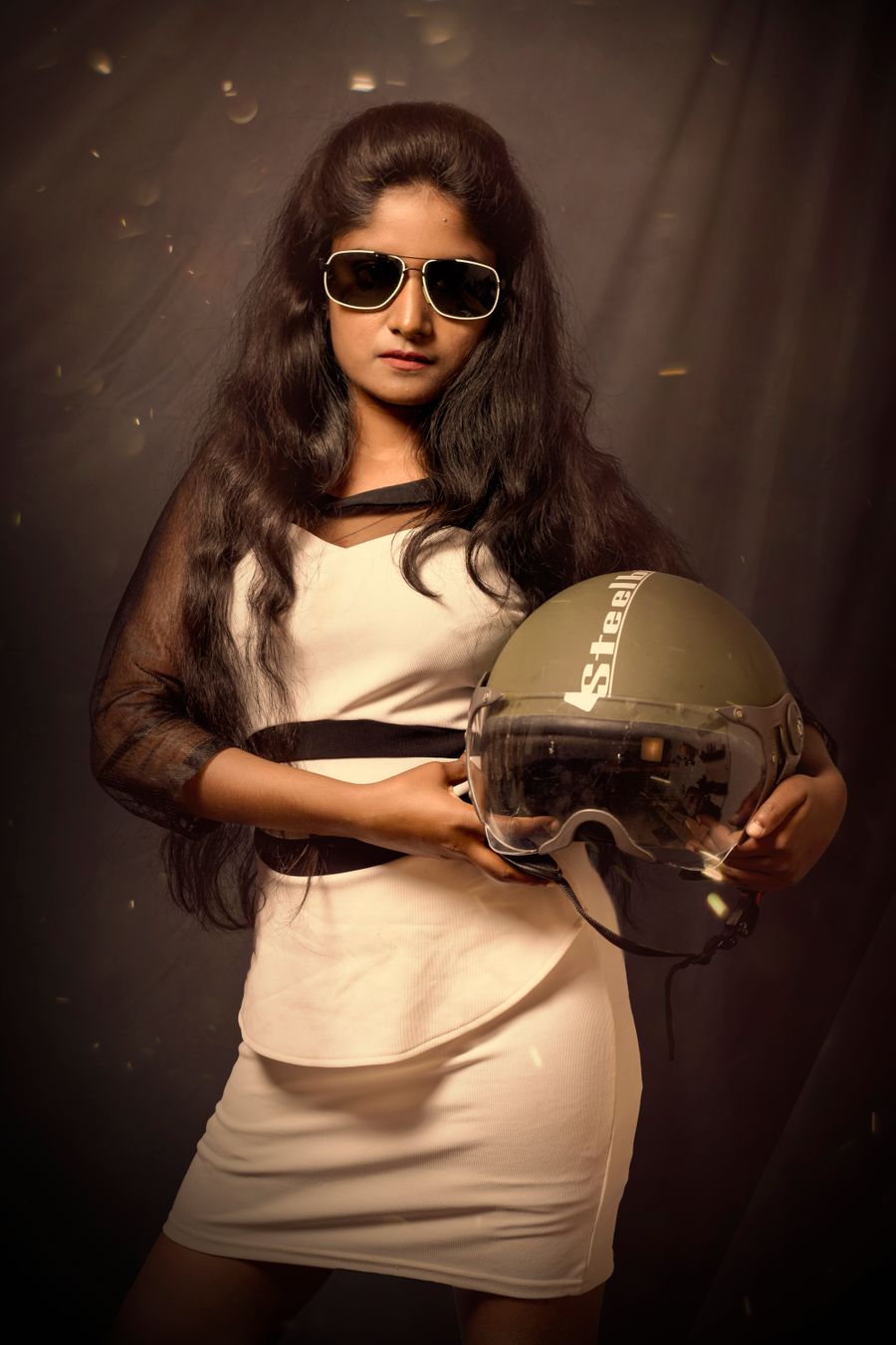 A girl with sunglasses holding a helmet — Video in use
