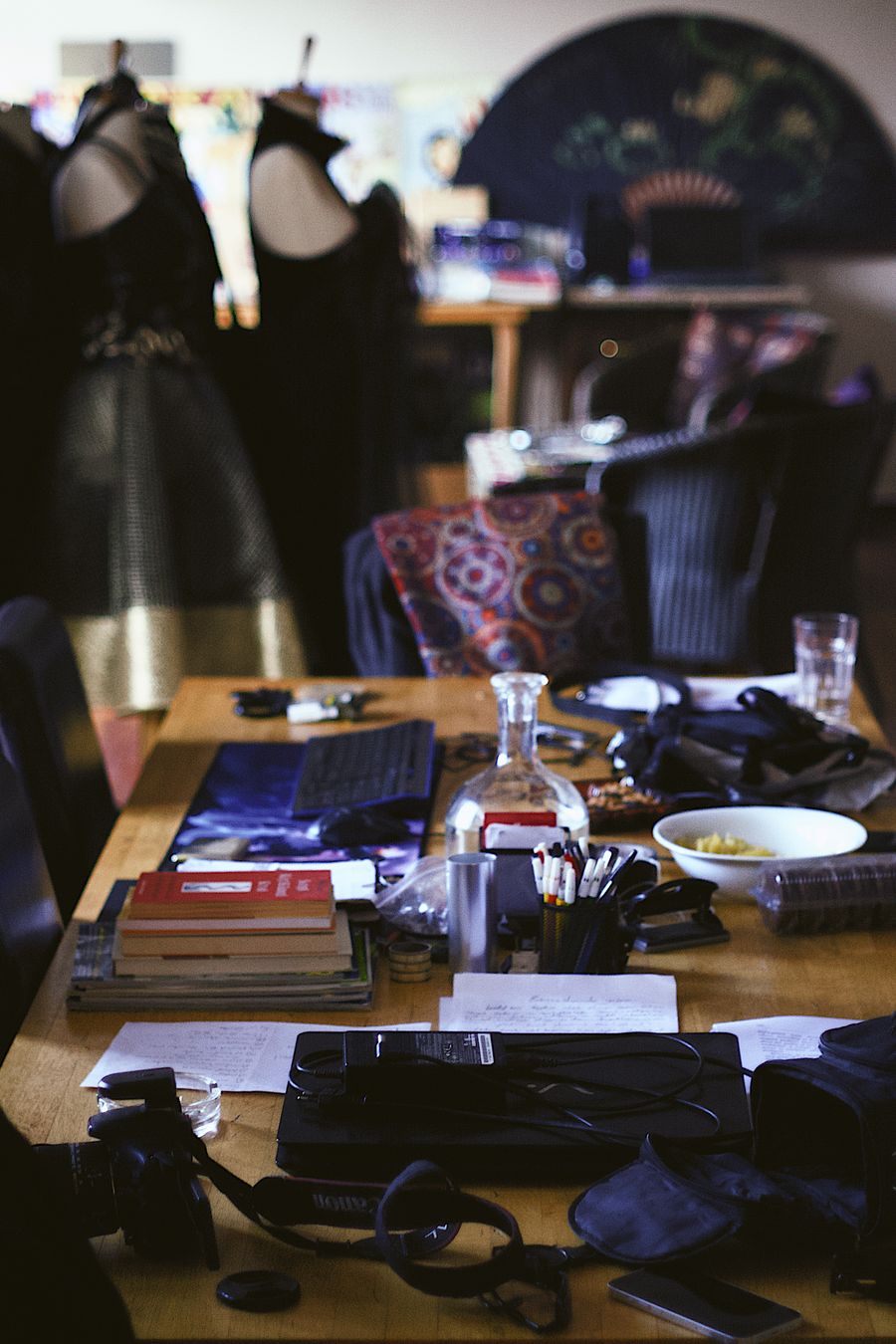 Items on wooden table in designer workshop — stock photo for Export a Design