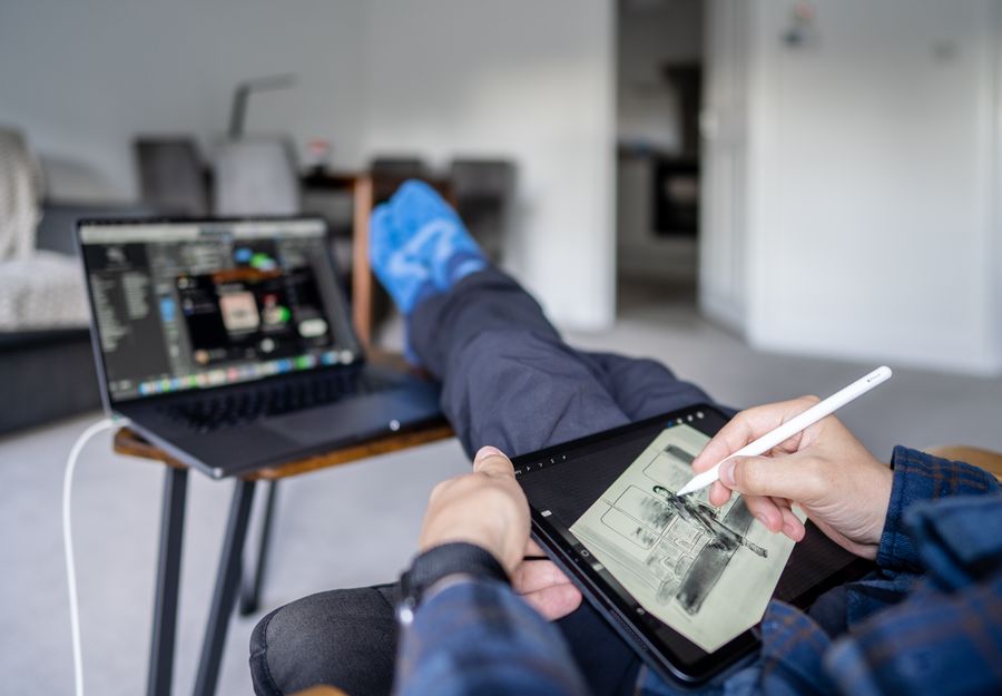 Man painting on tablet — Presentations annotated figure
