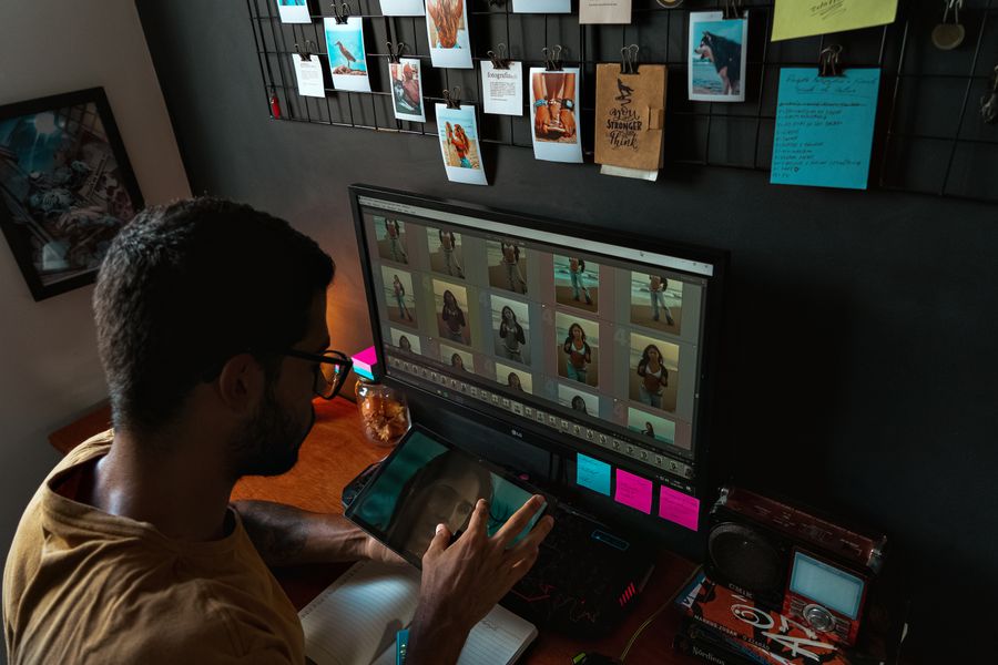 Photographer browsing photos on a computer — Export a Design browser mockup