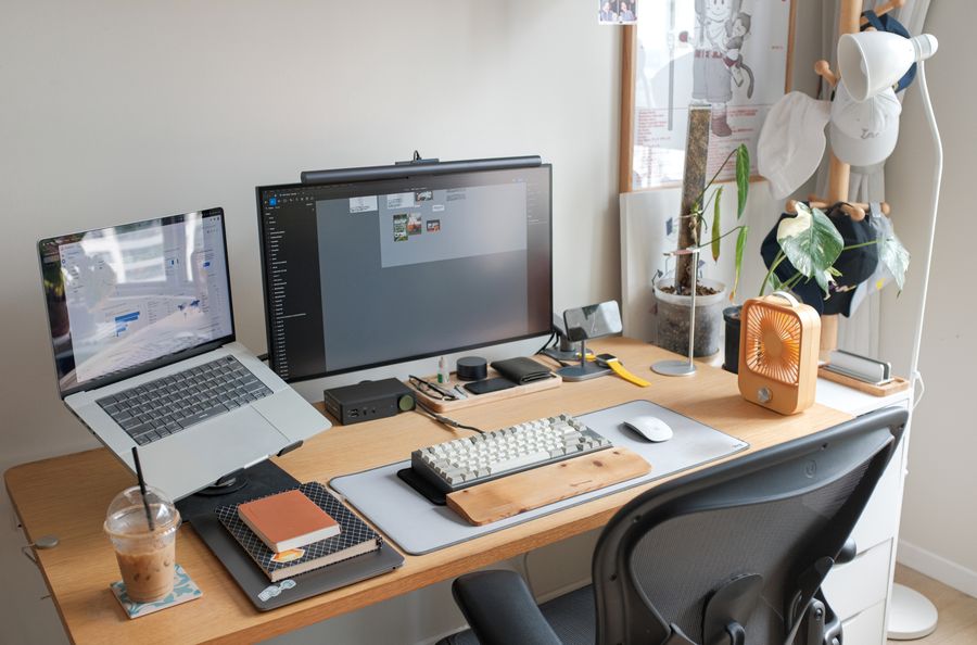 A desk with a computer and a keyboard on it — stock photo for Add an Image