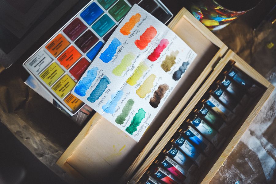 Vibrant watercolor paints and swatches in artistic setup — stock photo for Create a Design