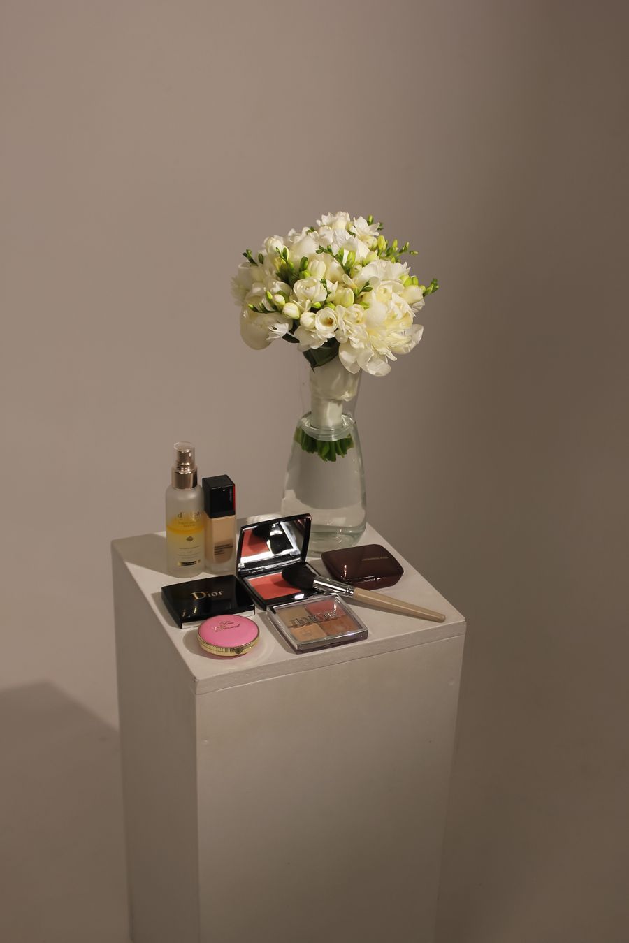Elegant floral arrangement with makeup set — Export a Design annotated figure