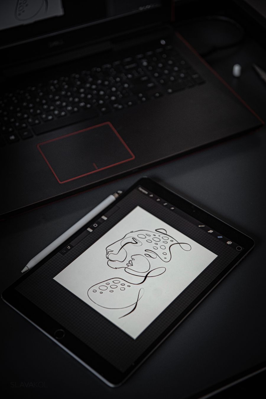 Digital illustration on tablet with stylus — stock photo for Privacy Policy