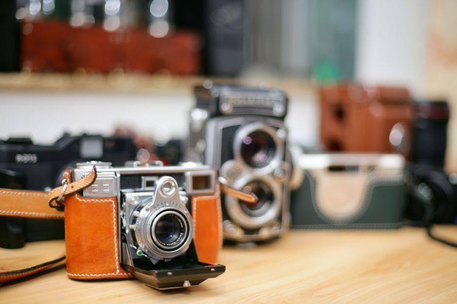 Vintage cameras on wooden tabletop display — Advertisements templates editor mockup