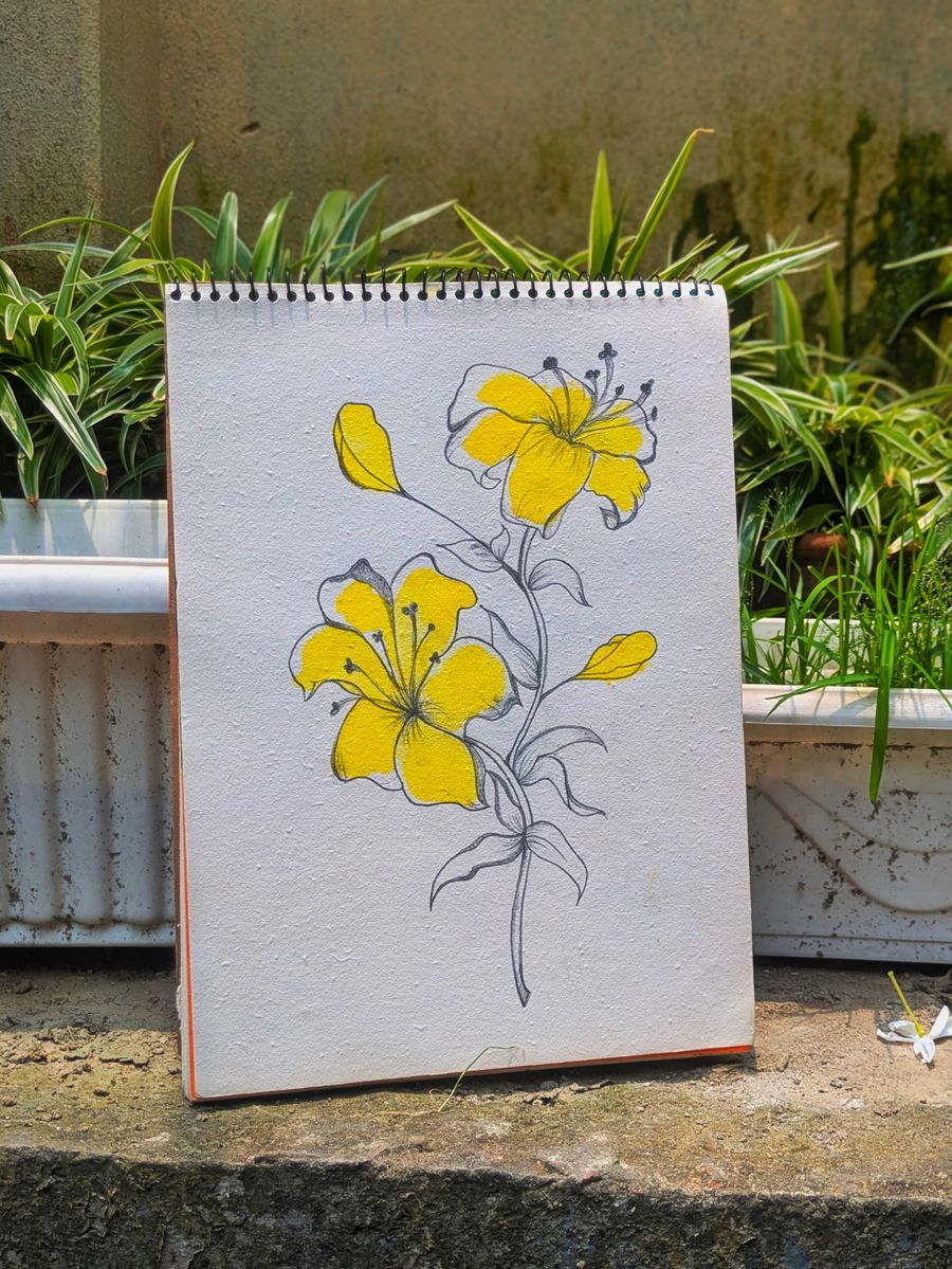Yellow flower sketch outdoors in a garden setting — stock photo for Documents templates