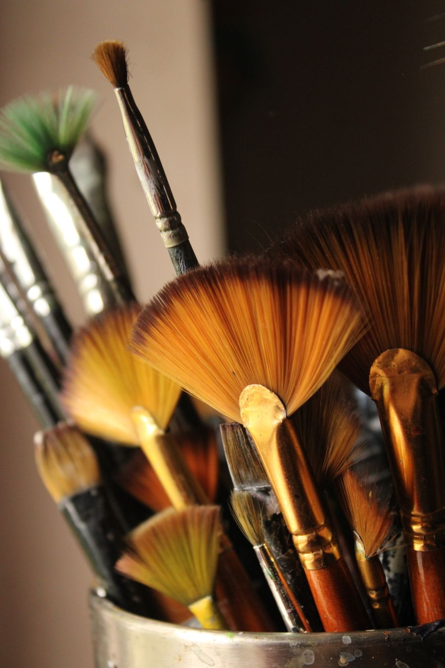 Close up of assorted artist paintbrushes in holder — stock photo for Suggest a Color Palette