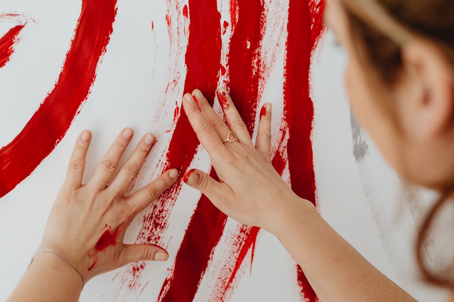 Close up of a woman painting with her hands — Documents templates motion card