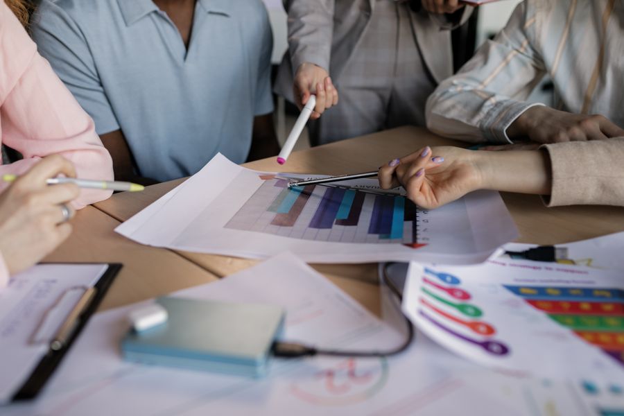 Group of people discussing — Start designing free template-card mockup
