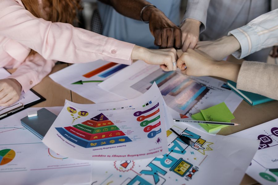 People with hands together — Start designing free motion card
